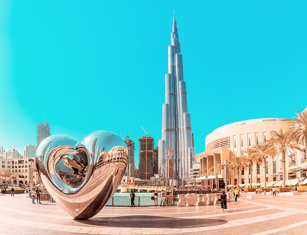 A picture of the Dubai Mall entrance, with the iconic Burj Khalifa in the background