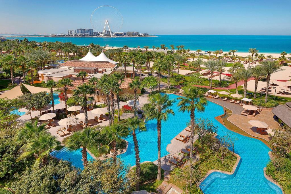 Beachfront hotels in Dubai with private beach access