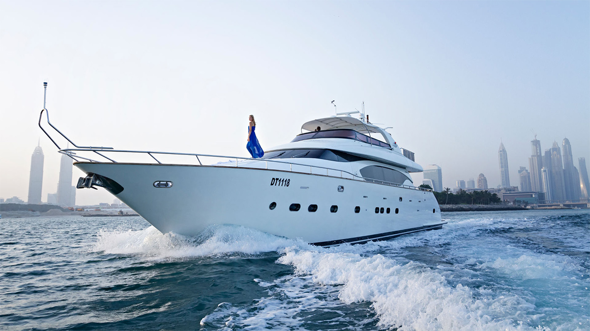 A picture of a luxurious yacht sailing towards The Palm Dubai