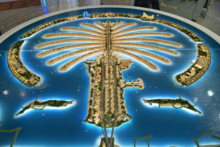 Aerial view of Palm Jumeirah with bucket list views of the Persian Gulf